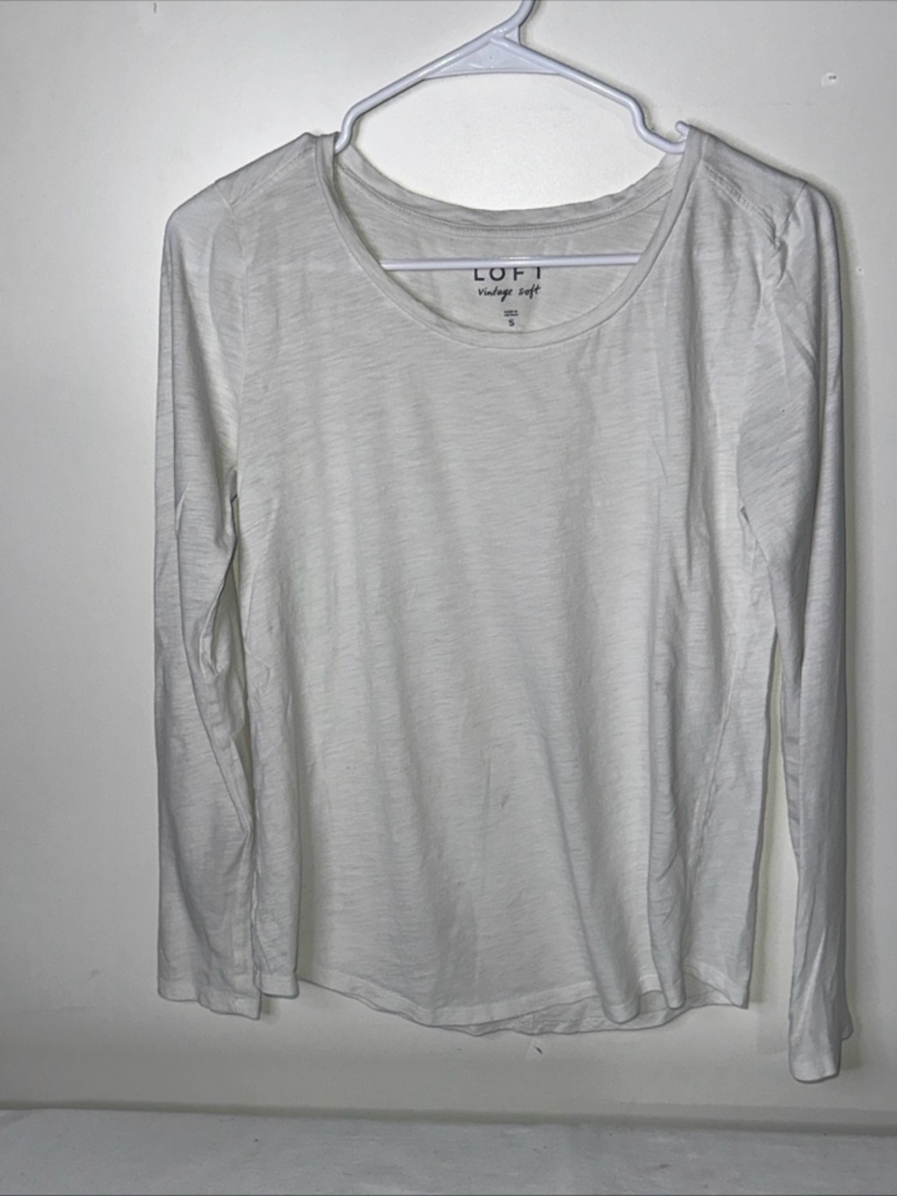Ann Taylor White Long Sleeve Scoop Neck Top